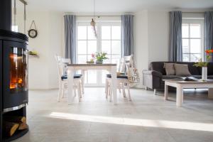 a living room with a table and a couch at Ferienhaus Seeadler 24 in Fuhlendorf