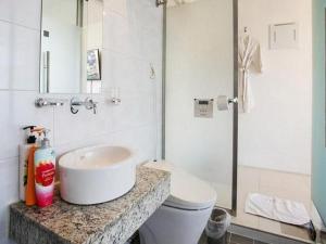 A bathroom at La Villa Hotel