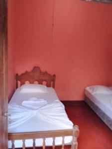 Una cama o camas en una habitación de Hospedaje la paloma
