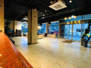 Lobby o reception area sa Jeju Renaissance Hotel