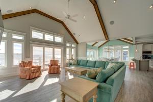 a living room with a green couch and chairs at The Kinnakeeter 107 in Avon
