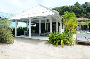 Galeriebild der Unterkunft The Cove in Panwa Beach