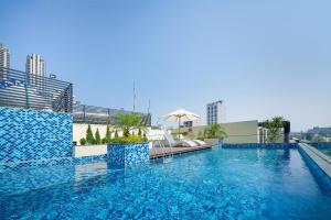 Hồ bơi trong/gần M92 Boutique Da Nang Beach Hotel