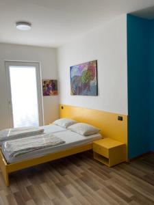 A bed or beds in a room at Bikeapartments Appartamenti Laura & Jasmin