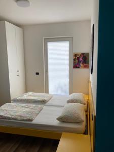 A bed or beds in a room at Bikeapartments Appartamenti Laura & Jasmin
