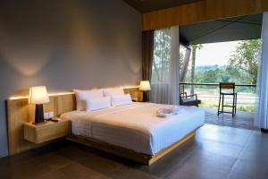 Tempat tidur dalam kamar di Teras Hotel Ijen Banyuwangi