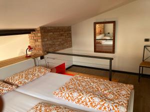 A bed or beds in a room at Bikeapartments Appartamenti Laura & Jasmin