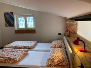 A bed or beds in a room at Bikeapartments Appartamenti Laura & Jasmin