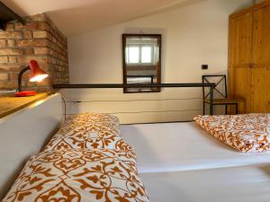 A bed or beds in a room at Bikeapartments Appartamenti Laura & Jasmin