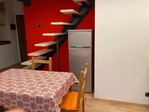 A kitchen or kitchenette at Bikeapartments Appartamenti Laura & Jasmin