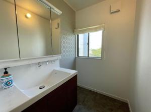A bathroom at Hayama Ocean View Villa -葉山 海を見渡す家-
