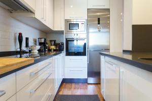 Kuchyň nebo kuchyňský kout v ubytování Apartment Los Boliches Diana I