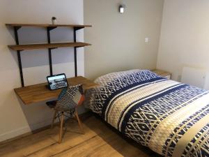 Postel nebo postele na pokoji v ubytování COLIVING TOUT CONFORT- LOOS LES LILLE-MAISON PARTAGEE-7 chambres-5 sdb-6WC-LOOS LES LILLE