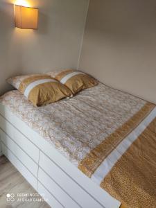 a bed with two pillows on top of it at Apt lumineux in Gonesse