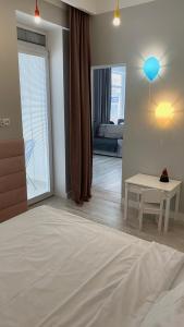Łóżko lub łóżka w pokoju w obiekcie Apartament Towarowa Kolobrzeg