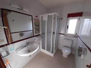 Ένα μπάνιο στο Hotel Valdoviño +27 φωτογραφίες