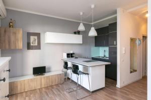a kitchen with a white counter and a counter top at Residence Vera Cruz in Lido di Jesolo