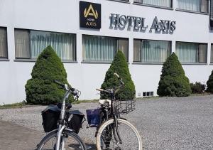 Jízda na kole v ubytování Axis Hotel nebo okolí