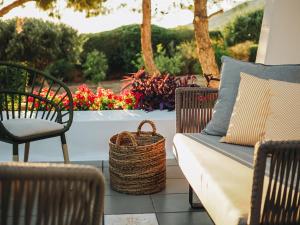 Posezení v ubytování Villa Oasis with Large Pool Athenian Riviera Lagonissi