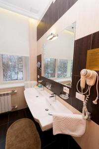 a bathroom with a sink and a large mirror at Для Вас in Penza