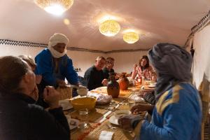 Hosté ubytování Bivouac Erg Chegaga Nomademoi