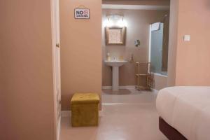 A bathroom at Hotel Almunia