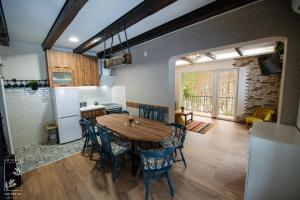 Una cocina o cocineta en Nirvana Čudesni bor