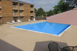 a large blue swimming pool in front of a building at Quality Inn in Harrodsburg