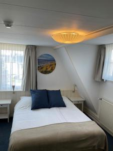 Een bed of bedden in een kamer bij Hotel Het Gouden Boltje