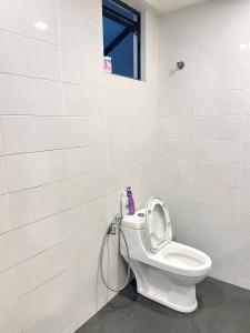a bathroom with a toilet with a hose at LANDMARK2 - GreenView, QuietSpace, BudgetStay, FreeParking, Near Kajang, SgLong, C180, Cheras in Kajang +6 photos