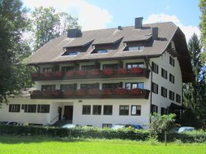 a large white house with a large window at Hotel Carossa bed&breakfast in Sankt Gilgen
