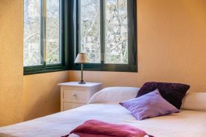 A bed or beds in a room at Spacious apartment in Marbella