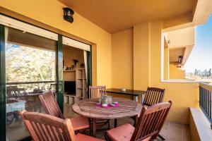 A balcony or terrace at Spacious apartment in Marbella