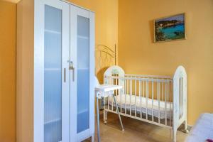A bed or beds in a room at Spacious apartment in Marbella