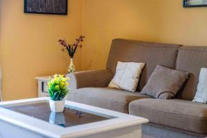 A seating area at Spacious apartment in Marbella