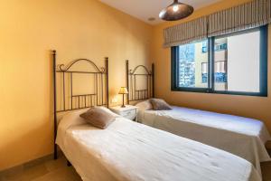 A bed or beds in a room at Spacious apartment in Marbella
