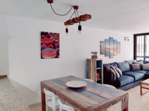 Część wypoczynkowa w obiekcie MARAVILLA Suite 140 m2 - 3 Bedrooms, Heated Pool