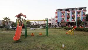 Otroško igrišče poleg nastanitve Linda Butik Otel Gümüldür