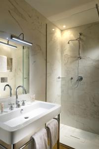 حمام في Splendor Suite Rome - Suites & Apartments