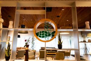 Nes Ammim Hotel的休息区