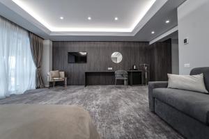 Hotel Caprice tesisinde bir televizyon ve/veya eğlence merkezi