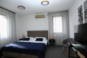 A bed or beds in a room at Jonathan Bed&Pizza