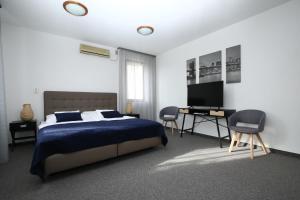 A bed or beds in a room at Jonathan Bed&Pizza