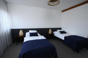 A bed or beds in a room at Jonathan Bed&Pizza