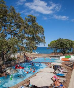 The swimming pool at or close to Village Vacances Merendella