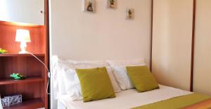 A bed or beds in a room at Casa Alice