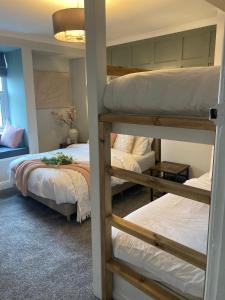 Abbey Court Guest House客房内的一张或多张床位