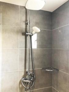 a shower with a shower head in a bathroom at Villa Alexia - APARTMENT ATOLÓN - Puerto Pollensa in Port de Pollensa