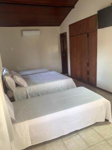 En eller flere senge i et værelse på Pousada Coração de Búzios
