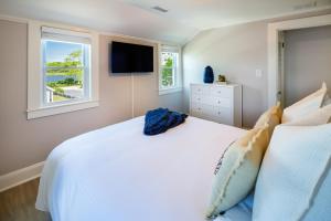 Gallery image of Cape Harbor Cottage in West Yarmouth